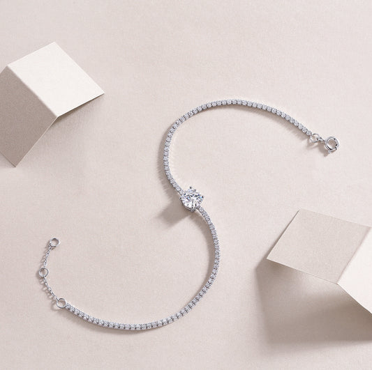 Elegant moissanite diamond bracelet for women with sparkling stones and a central large gem